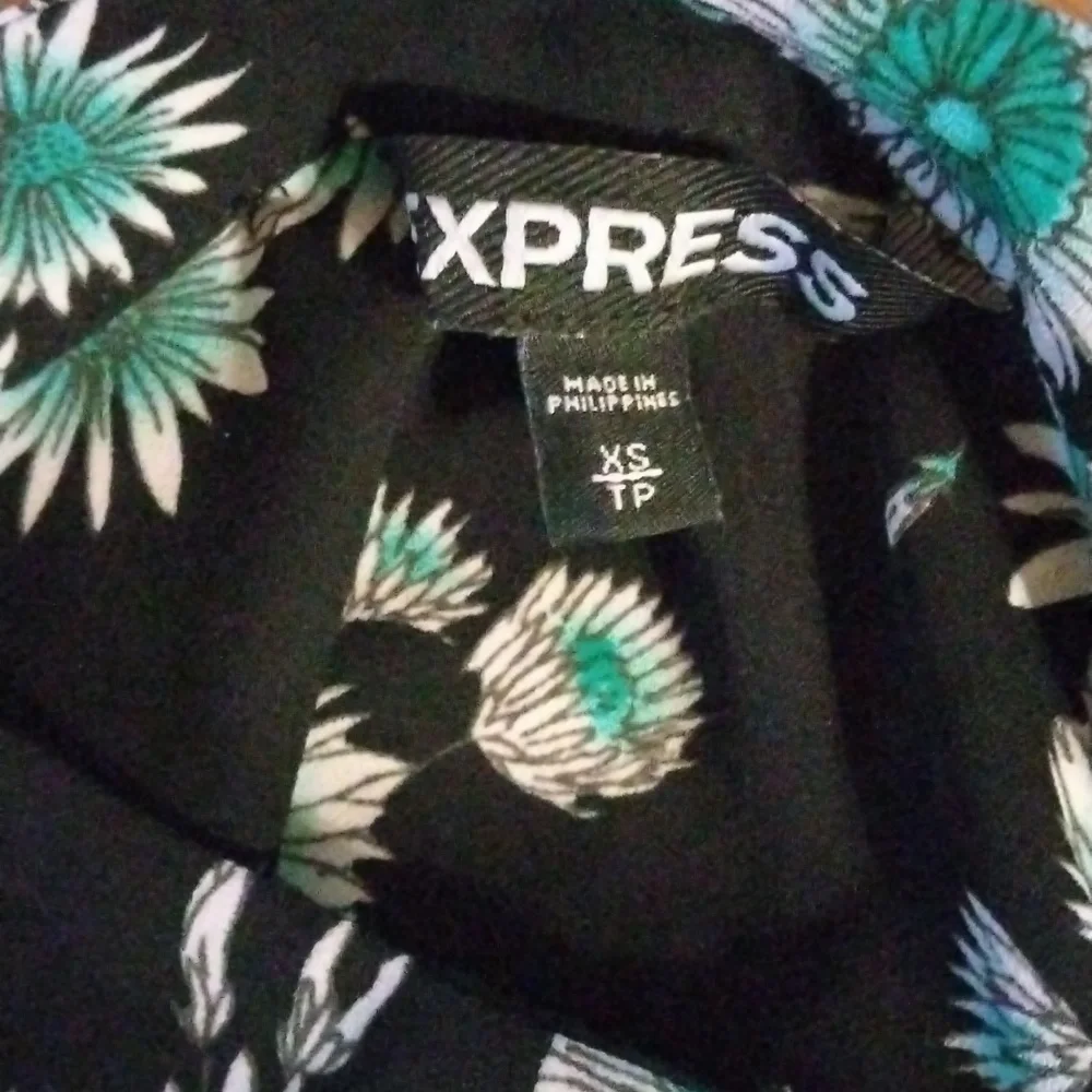 EXPRESS xs Flowy little floral dress. Retro/ Y2K Ish. Boho Vibes For Sure.